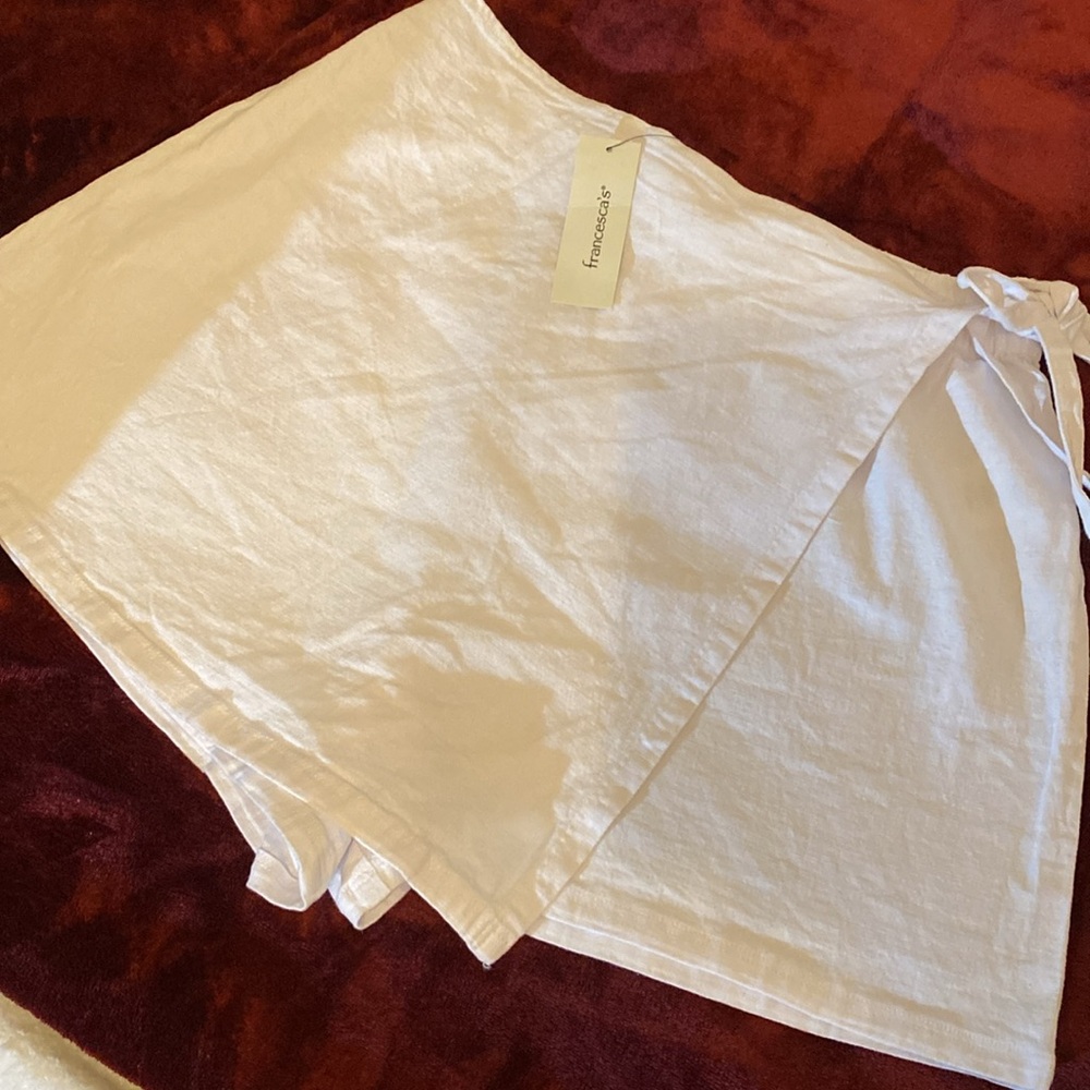 Francescas collection skort size M color white. - Picture 2 of 7